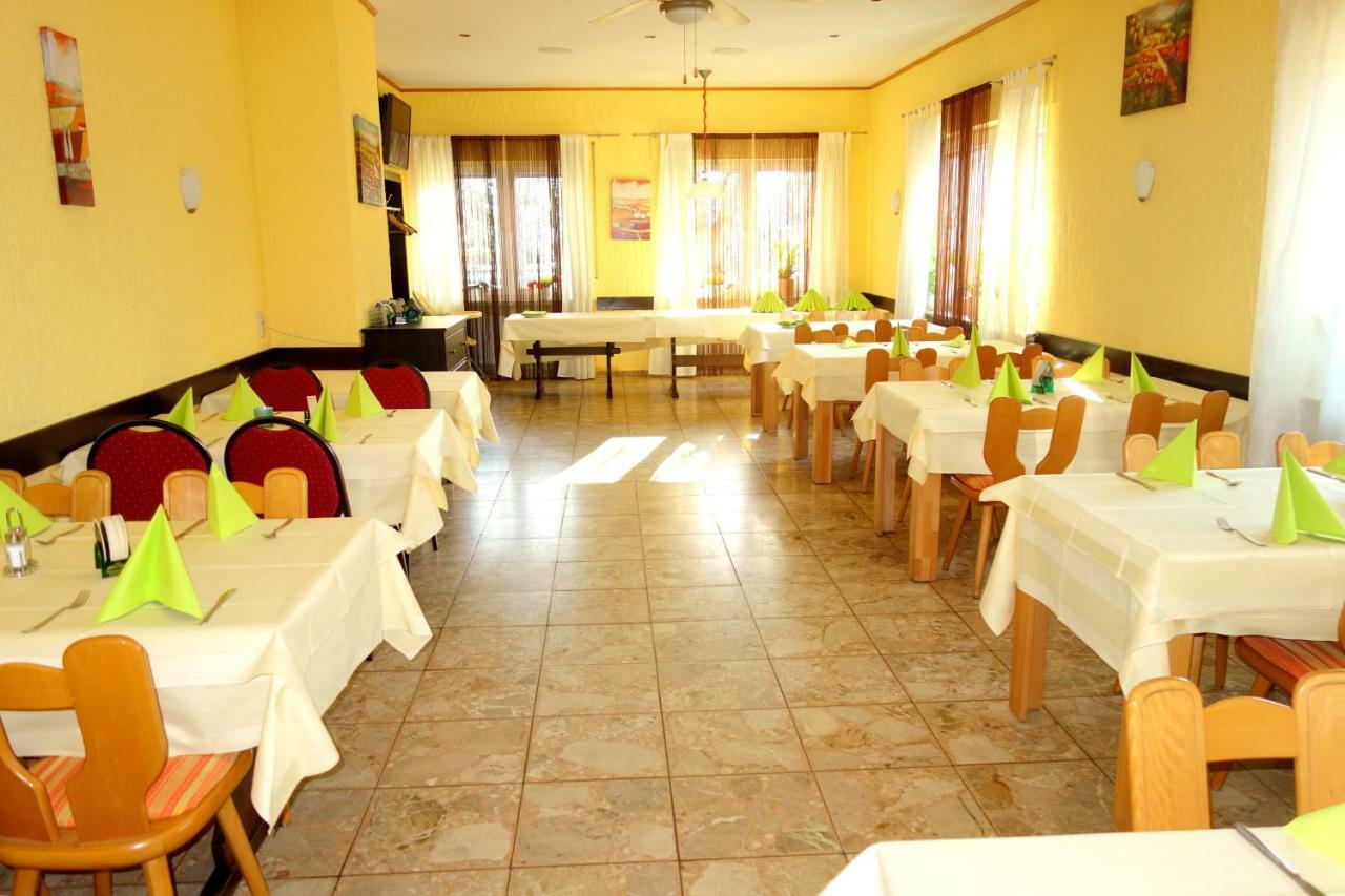 Hotel Restaurant Lindenhof Riedstadt Екстер'єр фото